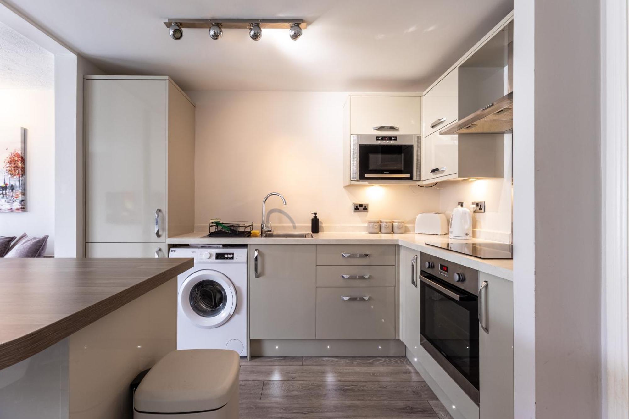 Modern 2 Bed Apartment Near Gatwick Crawley  Exterior foto