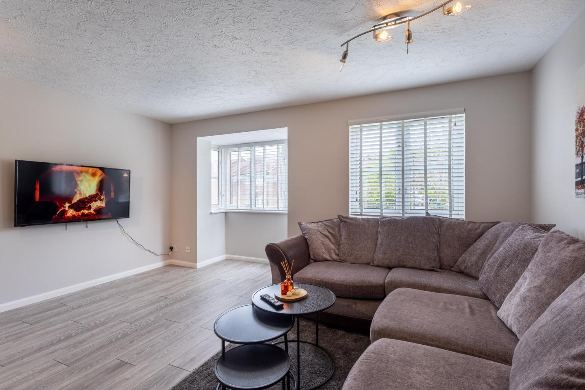 Modern 2 Bed Apartment Near Gatwick Crawley  Exterior foto