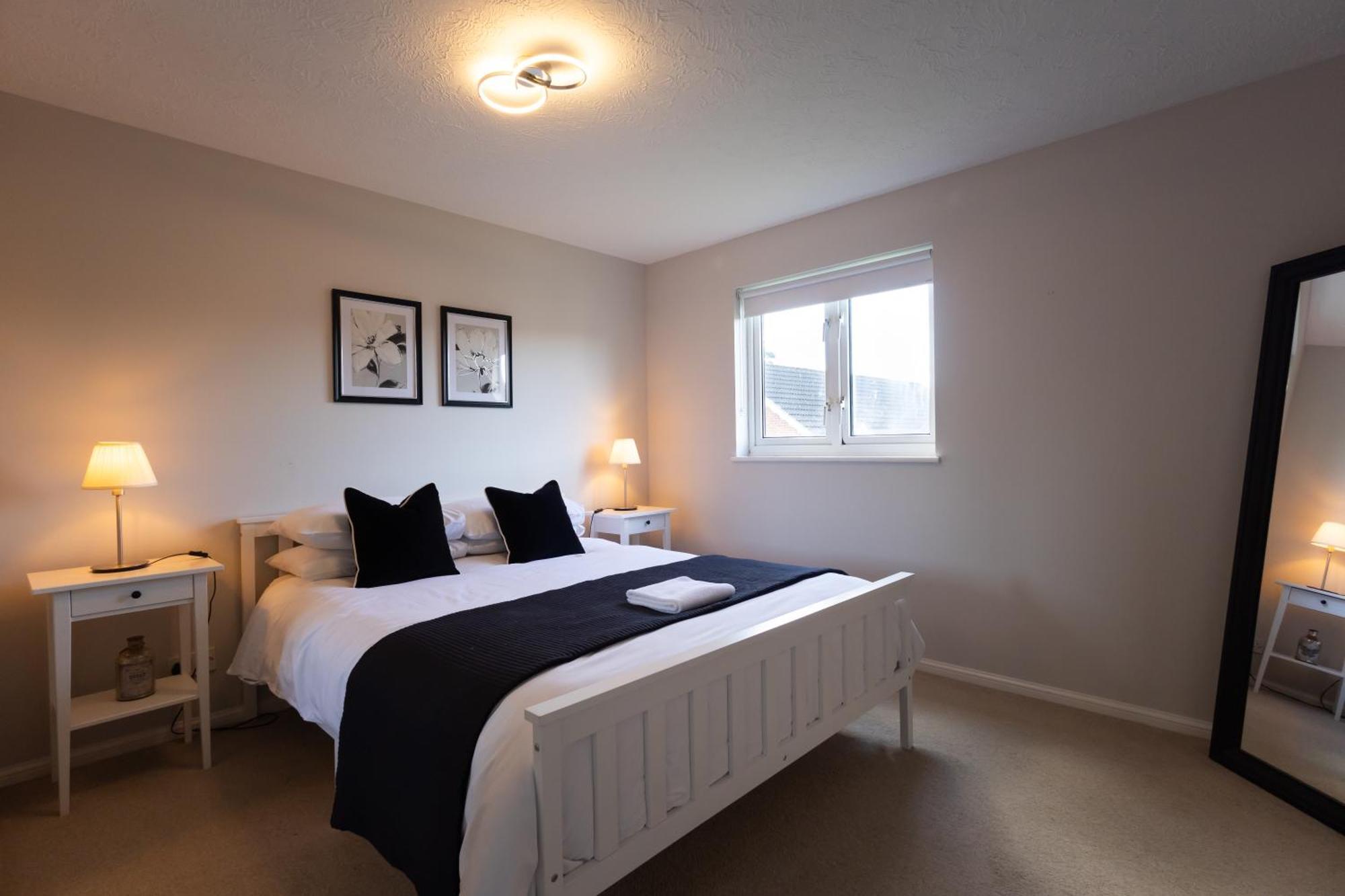 Modern 2 Bed Apartment Near Gatwick Crawley  Exterior foto